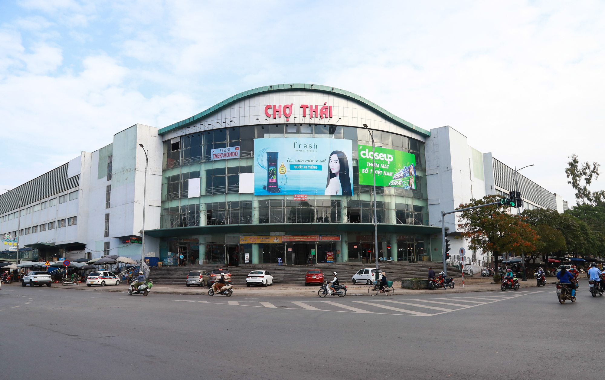 Thái Nguyên: Cứ 10 gia đình thì 1 nhà có ô tô, các bãi đỗ xe vỉa hè dài cả cây số ngay ở trung tâm thành phố - Ảnh 9.