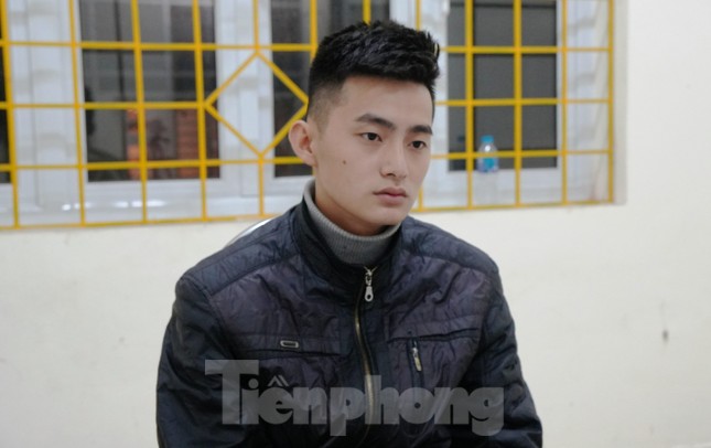 ‘Hot boy’ dùng kéo đâm chết người mời rượu rồi trốn vào rừng