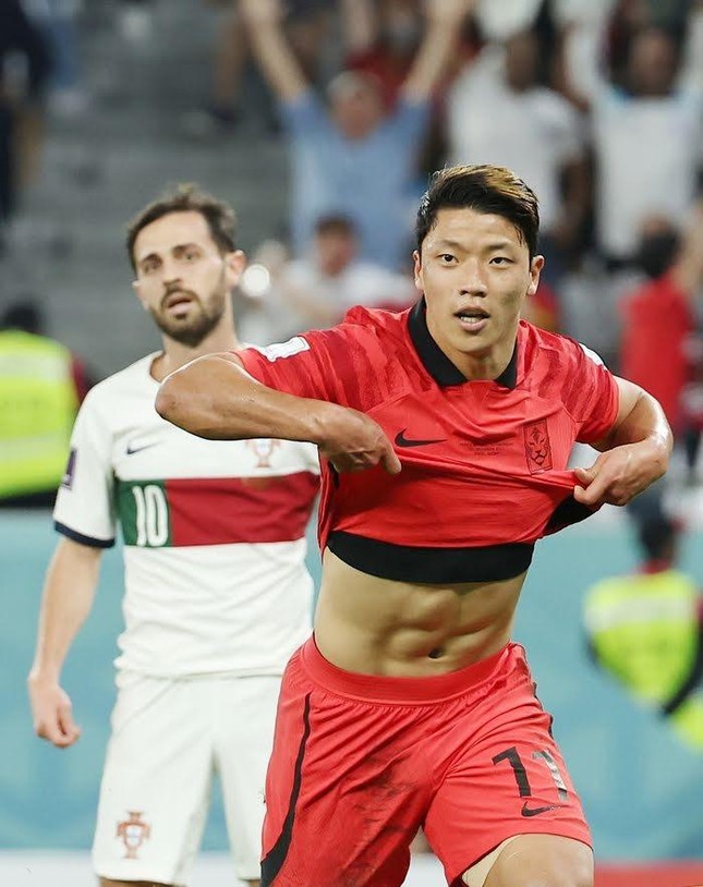 Chiếc áo lót theo dõi GPS của cầu thủ Hàn Quốc - Ảnh 1.