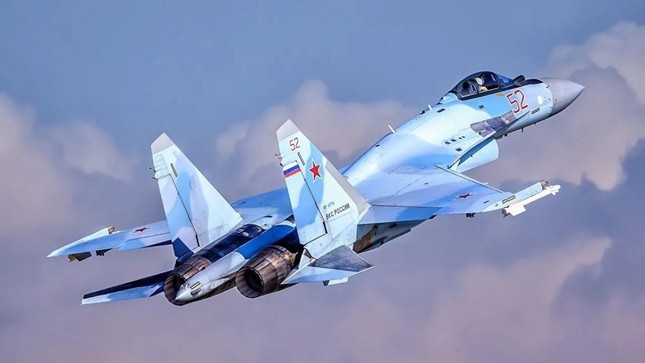 Siêu tiêm kích Su-35S gia nhập quân đội Nga giữa lúc căng thẳng với Ukraine - Ảnh 1.