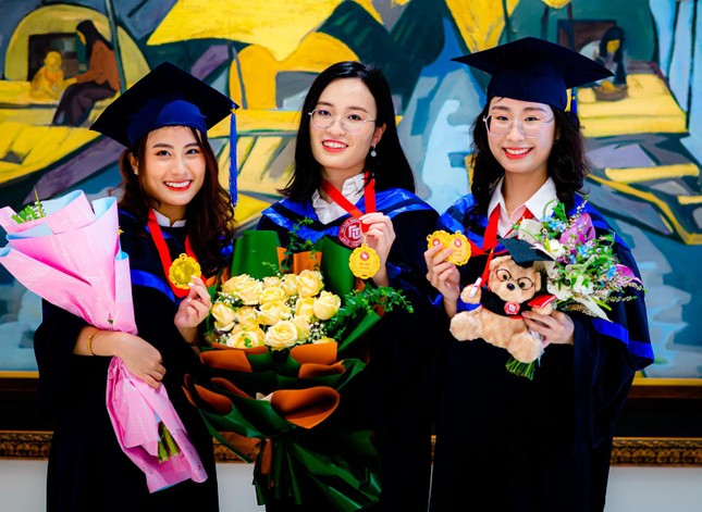 Nữ sinh Hà thành tốt nghiệp thủ khoa ĐH Ngoại thương với điểm tuyệt đối, IELTS 8.0 - Ảnh 4.