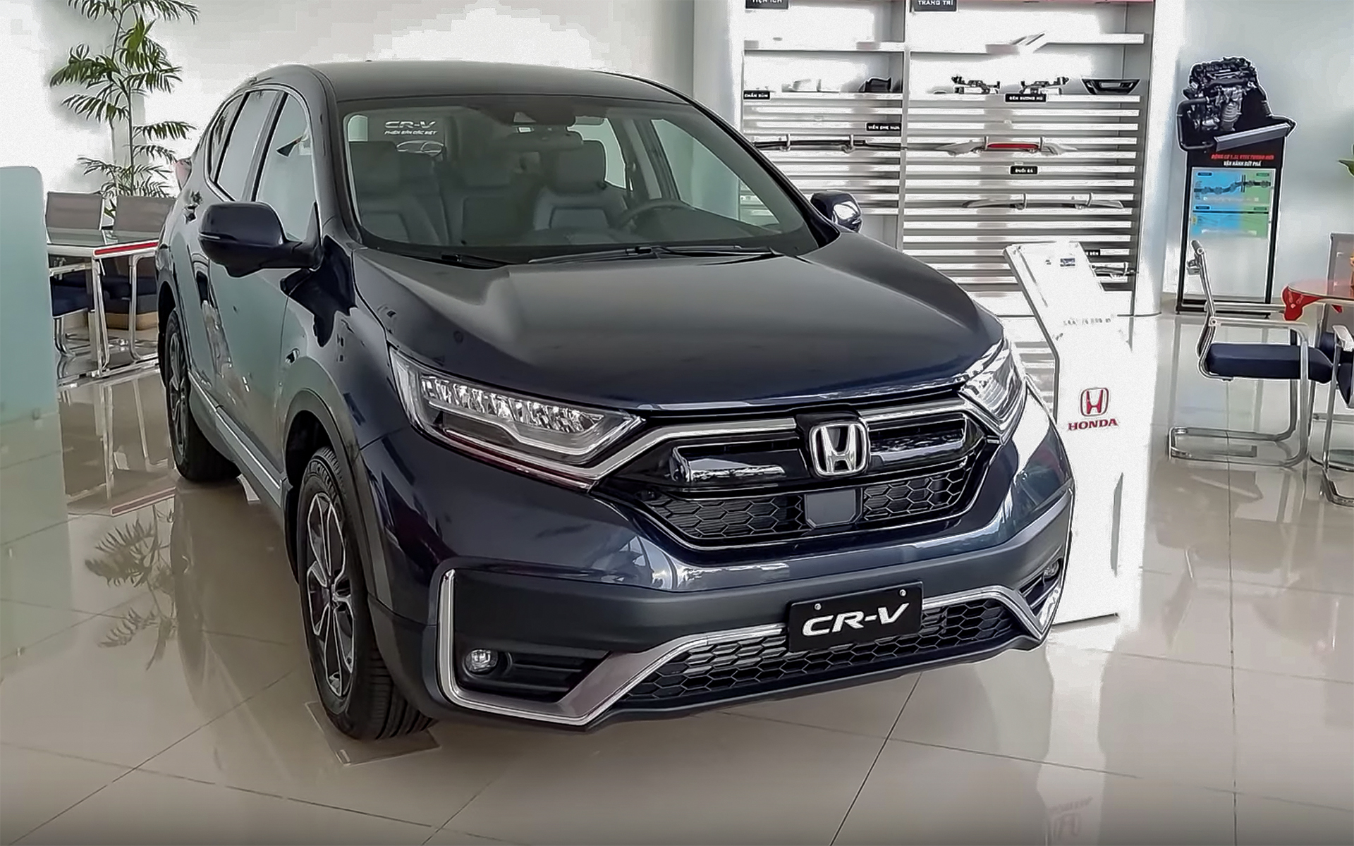 Giá ô tô tại Việt Nam biến động dịp cuối năm: Nhiều khuyến mại cho xe phổ thông, xe sang tăng giá - Ảnh 1. Giá ô tô tại Việt Nam biến động dịp cuối năm: Nhiều khuyến mại cho xe phổ thông, xe sang tăng giá - Ảnh 1.