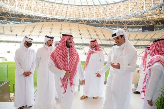 Chiếc mũ biểu tượng tô điểm khán đài mùa World Cup: Mang ý nghĩa đặc biệt, giúp phá vỡ định kiến bấy lâu về đất nước Trung Đông - Ảnh 1.