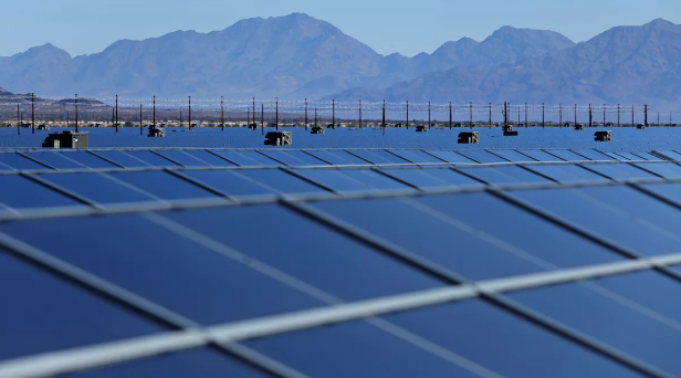 Mỹ sẽ xem xét các khu vực ưu tiên mới cho năng lượng mặt trời trên đất công - Ảnh 1.