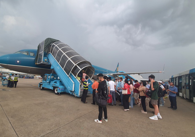 Đường bay Tết giá cao, kín chỗ - Ảnh 1. Đường bay Tết giá cao, kín chỗ - Ảnh 1.