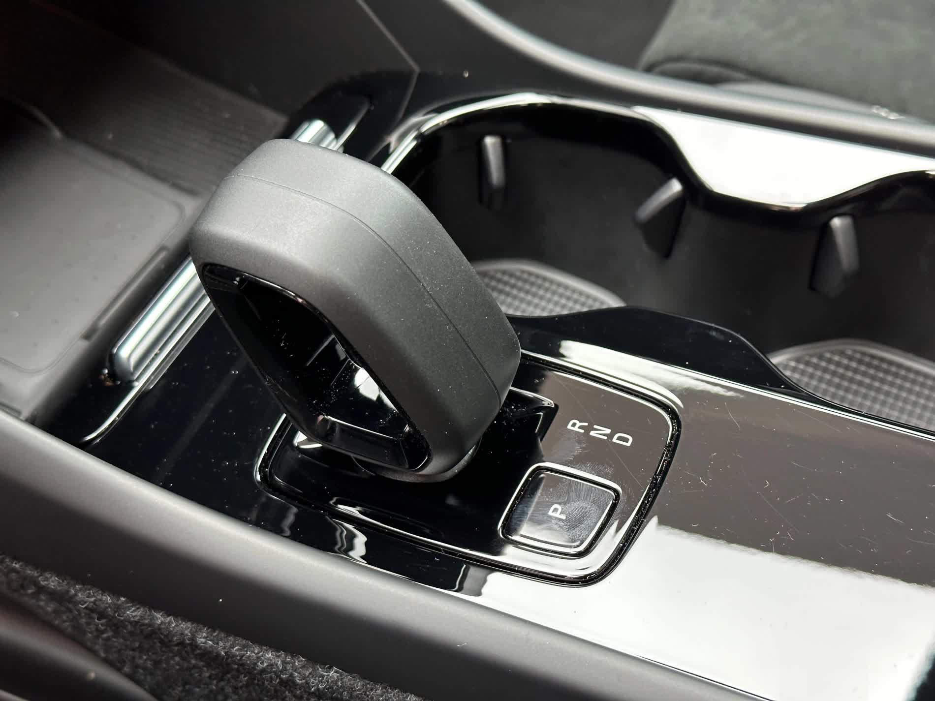 Volvo C40 Recharge 2023 sắp bán tại Việt Nam: Chạy 420 km/lần sạc, giá quy đổi 1,9 tỷ đồng tại Thái Lan - Ảnh 17. Volvo C40 Recharge 2023 sắp bán tại Việt Nam: Chạy 420 km/lần sạc, giá quy đổi 1,9 tỷ đồng tại Thái Lan - Ảnh 17.