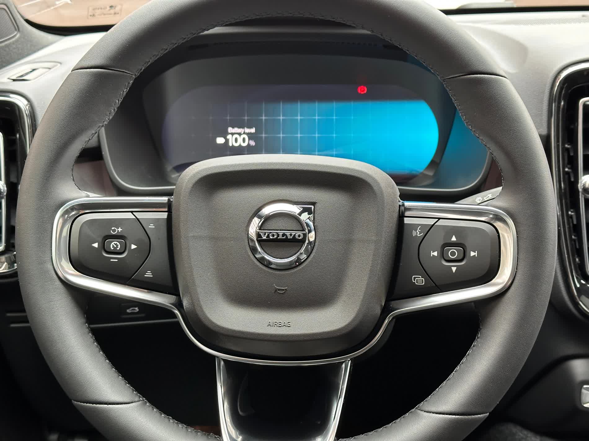 Volvo C40 Recharge 2023 sắp bán tại Việt Nam: Chạy 420 km/lần sạc, giá quy đổi 1,9 tỷ đồng tại Thái Lan - Ảnh 15. Volvo C40 Recharge 2023 sắp bán tại Việt Nam: Chạy 420 km/lần sạc, giá quy đổi 1,9 tỷ đồng tại Thái Lan - Ảnh 15.