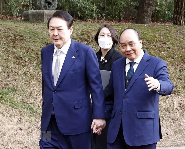 Dấu mốc lịch sử khi Tổng thống Hàn Quốc đón quốc khách đầu tiên - Ảnh 1.