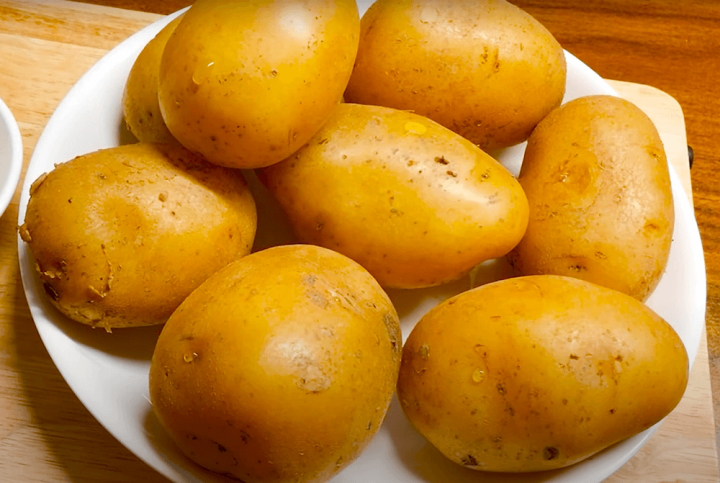 Lợi ích bất ngờ khi ăn khoai tây với cách chế biến tối ưu giữ trọn dinh dưỡng - Ảnh 2.