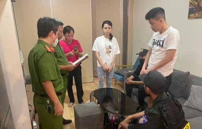 Trùm đường dây cá độ 300 tỷ đồng/tháng bị bắt tại khách sạn ở Nha Trang - Ảnh 1.