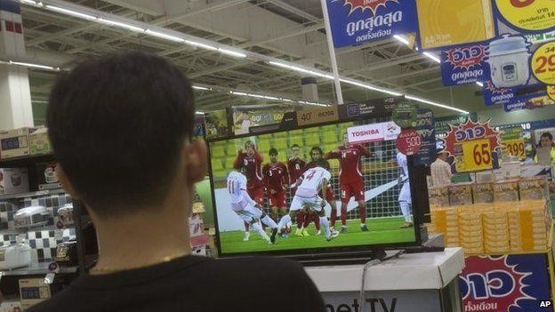 Tranh cãi tại Thái Lan: Doạ đưa nhau ra toà vì bản quyền truyền hình World Cup