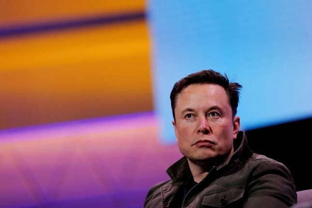 Lộ diện người cạnh tranh ngôi vị giàu nhất thế giới với tỷ phú Elon Musk - Ảnh 1.