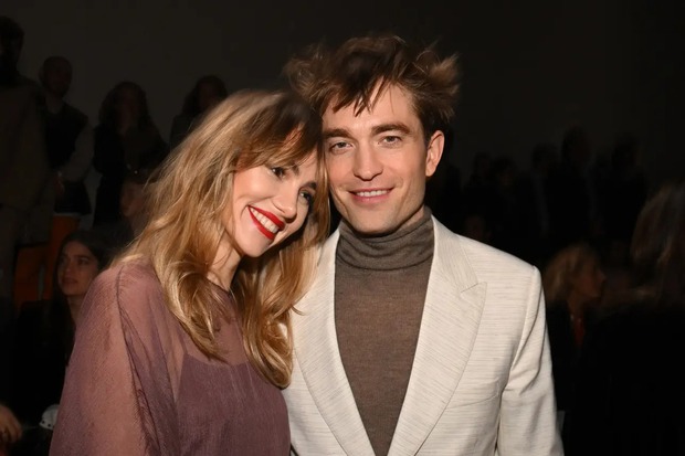  Ma cà rồng Robert Pattinson và bạn gái người mẫu lần đầu công khai lộ diện sau 4 năm yêu - Ảnh 5.