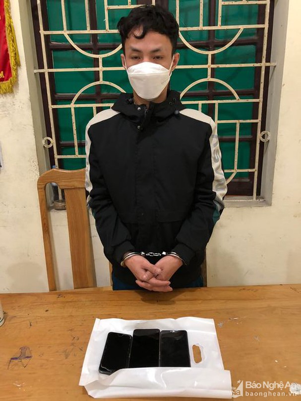 Bắt nhanh đối tượng đột nhập nh&agrave; h&agrave;ng x&oacute;m trộm t&agrave;i sản ng&agrave;y cận Tết - Ảnh 1.