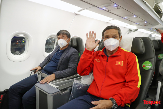[Độc quyền] Những hình ảnh đầu tiên của đội tuyển bóng đá nữ Việt Nam trên chuyến bay về nước - Ảnh 15.