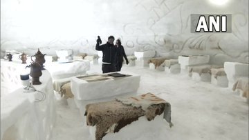 Kỳ lạ quán cà phê lạnh nhất thế giới bên trong căn lều phủ đầy tuyết - Ảnh 4.