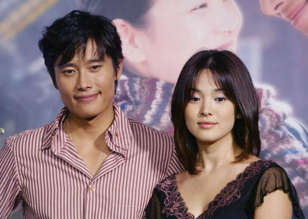  Song Hye Kyo bỗng hoá nữ phụ đáng thương: 2 tình cũ Lee Byung Hun và Hyun Bin đều cưới minh tinh hàng đầu, nhìn lại cô hôn nhân tan vỡ rùm beng - Ảnh 2.