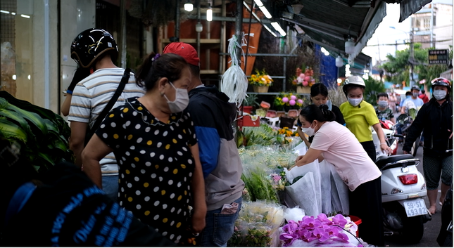 Giá hoa hồng Đà Lạt tăng kỷ lục trước ngày Valentine  - Ảnh 4.