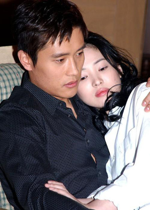  Song Hye Kyo bỗng hoá nữ phụ đáng thương: 2 tình cũ Lee Byung Hun và Hyun Bin đều cưới minh tinh hàng đầu, nhìn lại cô hôn nhân tan vỡ rùm beng - Ảnh 8.