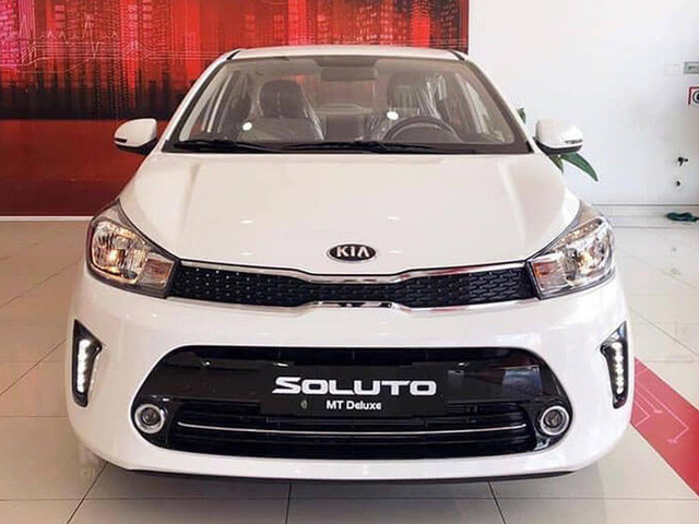 Chủ xe Kia Cerato, Soluto tốn tiền triệu phá zin, sơn lại xe để nâng cấp logo mới cho hợp thời - Ảnh 1.