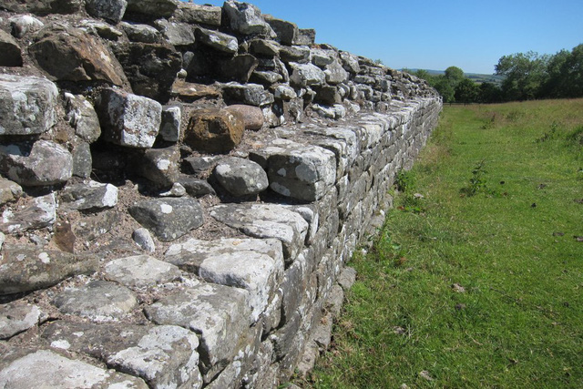 Biến đổi khí hậu đe dọa pháo đài phòng thủ Bức tường Hadrian ở Anh - Ảnh 4.