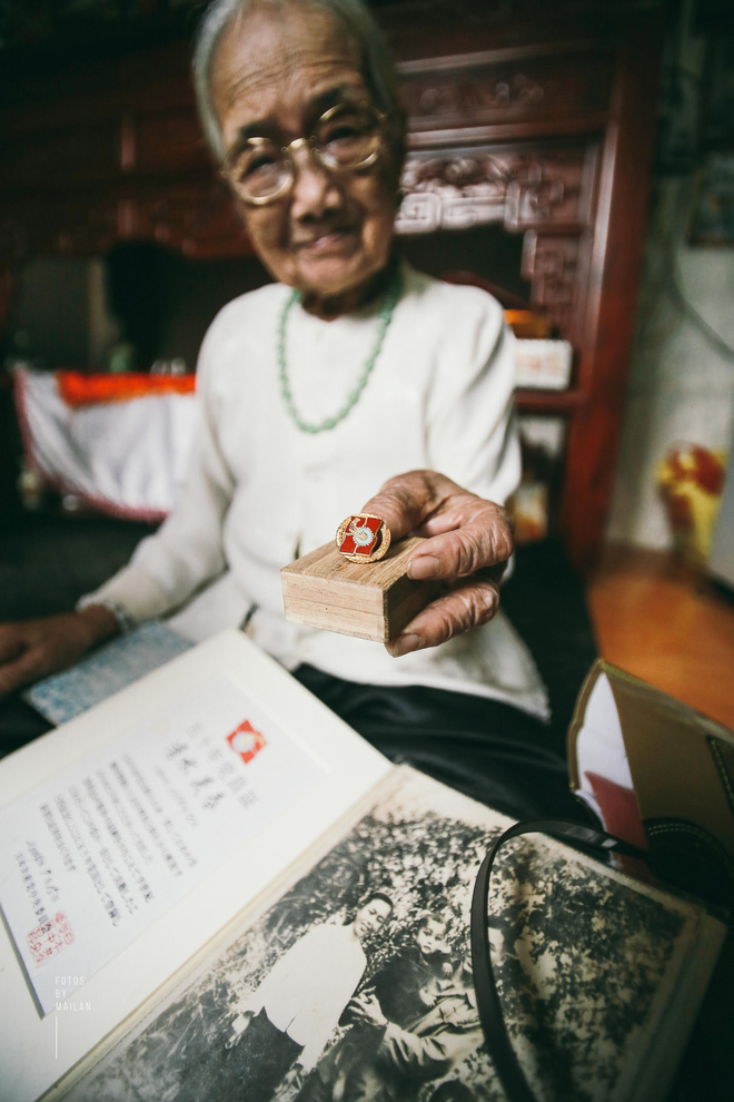 Những câu chuyện tình yêu cho người trẻ thêm niềm tin vào hôn nhân: Từ cô gái Triều Tiên đợi 31 năm để lấy chồng Hà Nội đến ông lão “nhặt” được vợ 50 năm sống ở bãi giữa sông Hồng - Ảnh 3.