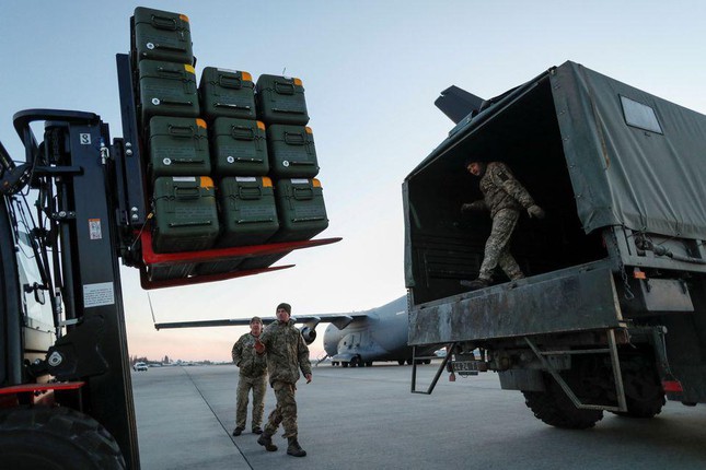  Ukraine nhận thêm 180 tấn đạn dược từ Mỹ, tên lửa phòng không từ Lithuania  - Ảnh 3.
