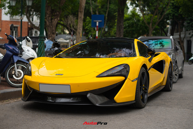 Đại gia Hà Thành mang McLaren 570S chục tỷ dạo phố, màu sơn chi tiết độc nhất tại Việt Nam - Ảnh 1.