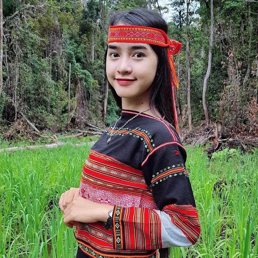 Cận cảnh nhan sắc trong trẻo, khó thể rời mắt của 2 thiếu nữ vùng cao đang “nổi như cồn” - Ảnh 2. Cận cảnh nhan sắc trong trẻo, khó thể rời mắt của 2 thiếu nữ vùng cao đang “nổi như cồn” - Ảnh 2.