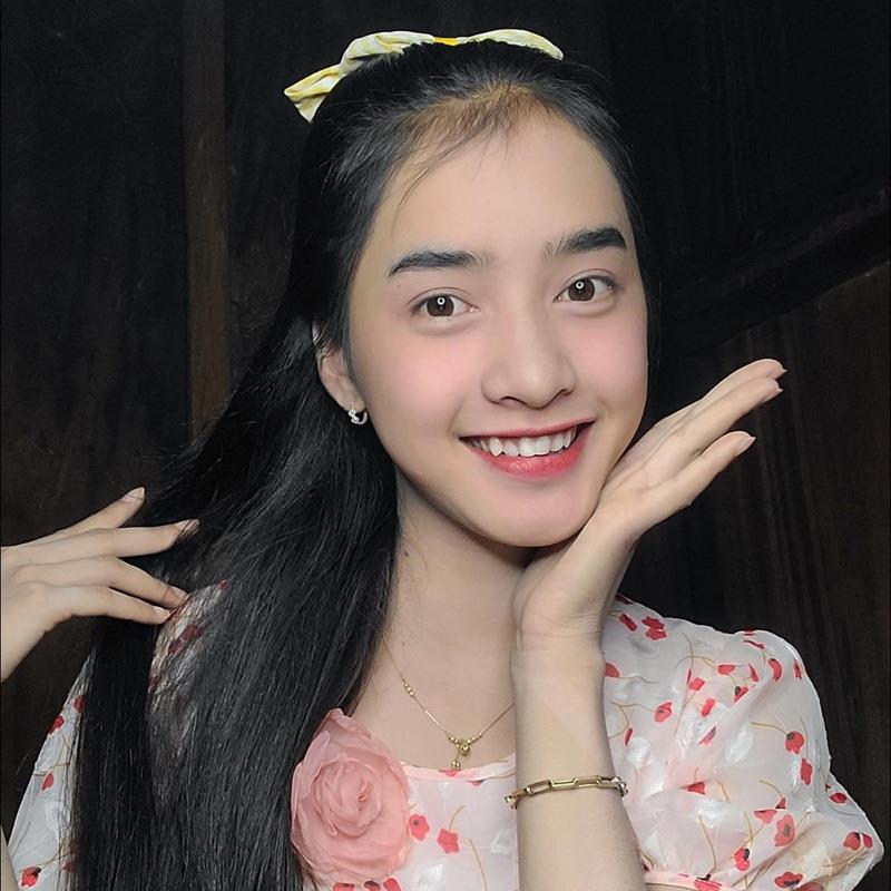 Cận cảnh nhan sắc trong trẻo, khó thể rời mắt của 2 thiếu nữ vùng cao đang “nổi như cồn” - Ảnh 1. Cận cảnh nhan sắc trong trẻo, khó thể rời mắt của 2 thiếu nữ vùng cao đang “nổi như cồn” - Ảnh 1.