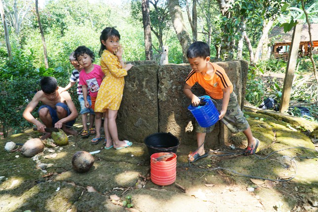 Độc đáo làng đá ong ven biển - Ảnh 2.