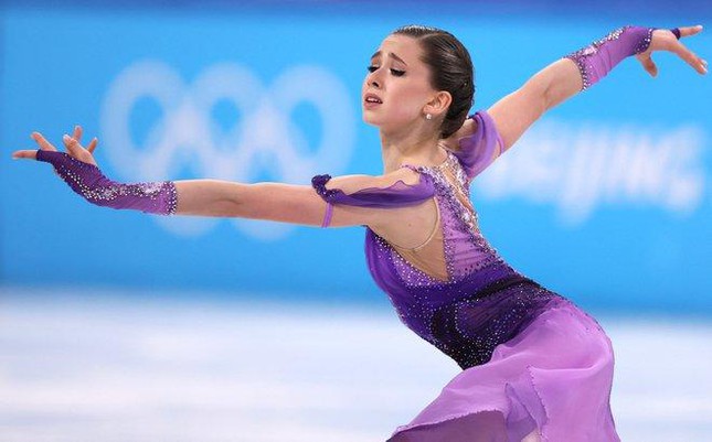 Thiên thần nước Nga bật khóc trong phần thi trượt băng nghệ thuật - Ảnh 4.