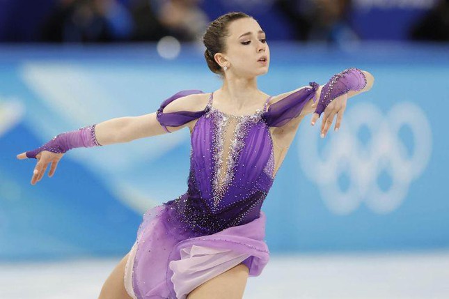 Thiên thần nước Nga bật khóc trong phần thi trượt băng nghệ thuật - Ảnh 5.