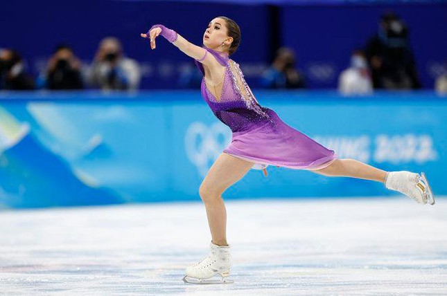Thiên thần nước Nga bật khóc trong phần thi trượt băng nghệ thuật - Ảnh 6.