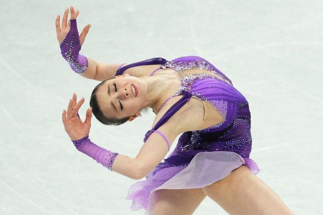 Thiên thần nước Nga bật khóc trong phần thi trượt băng nghệ thuật - Ảnh 9.