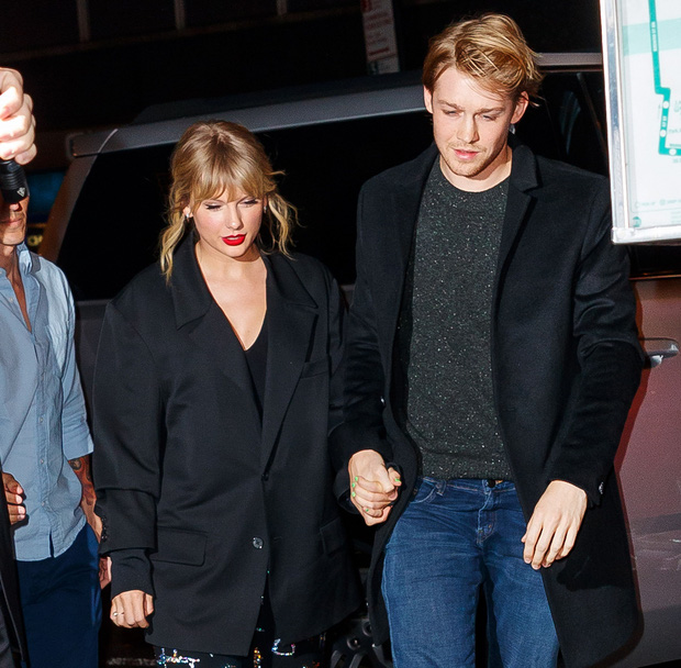 HOT: Taylor Swift đính hôn với bạn trai tài tử kém 3 tuổi sau 5 năm hẹn hò - Ảnh 2.