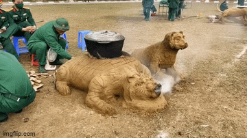  M&agrave;n luộc b&aacute;nh chưng của c&aacute;c ch&uacute; bộ đội khiến c&otilde;i mạng nể phục, h&igrave;nh th&ugrave; chiếc bếp l&agrave; ấn tượng nhất - Ảnh 1.