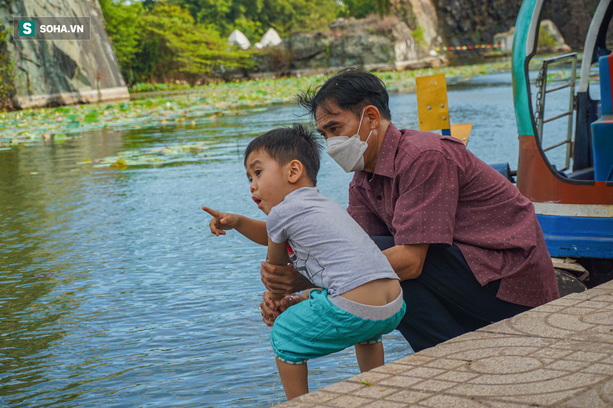 Hot girl đổ về vịnh Hạ Long thu nhỏ chụp ảnh đủ đăng đến hết năm - Ảnh 8.