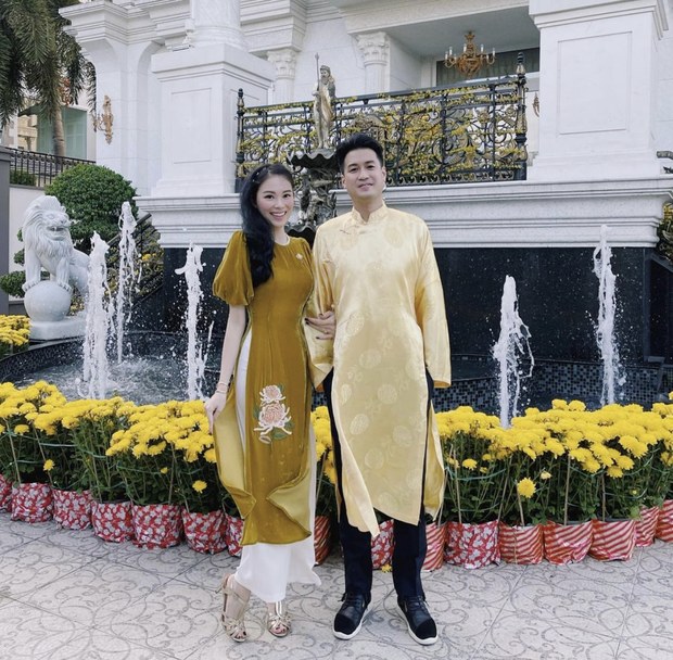  Gia tộc tỷ phú Johnathan Hạnh Nguyễn xả ảnh check-in trước lâu đài Quận 2: To đùng, xa xỉ và làm nên đẳng cấp nhà siêu giàu! - Ảnh 1.