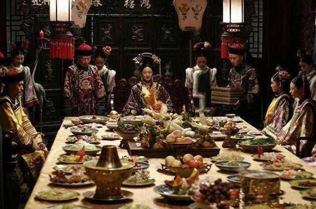 Bữa tiệc tất niên khủng khiếp giá 400.000 lượng vàng của Từ Hi Thái hậu: Ăn từ giao thừa đến hết mùng 7, nhìn thực đơn cực kỳ choáng - Ảnh 3.