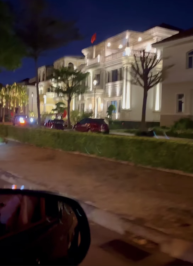 Đại gia Quận 7 khoe xóm nhỏ ngày Tết sương sương mỗi căn vài triệu đô, chạy ô tô 10 phút vẫn chưa hết xóm - Ảnh 5. Đại gia Quận 7 khoe xóm nhỏ ngày Tết sương sương mỗi căn vài triệu đô, chạy ô tô 10 phút vẫn chưa hết xóm - Ảnh 5.