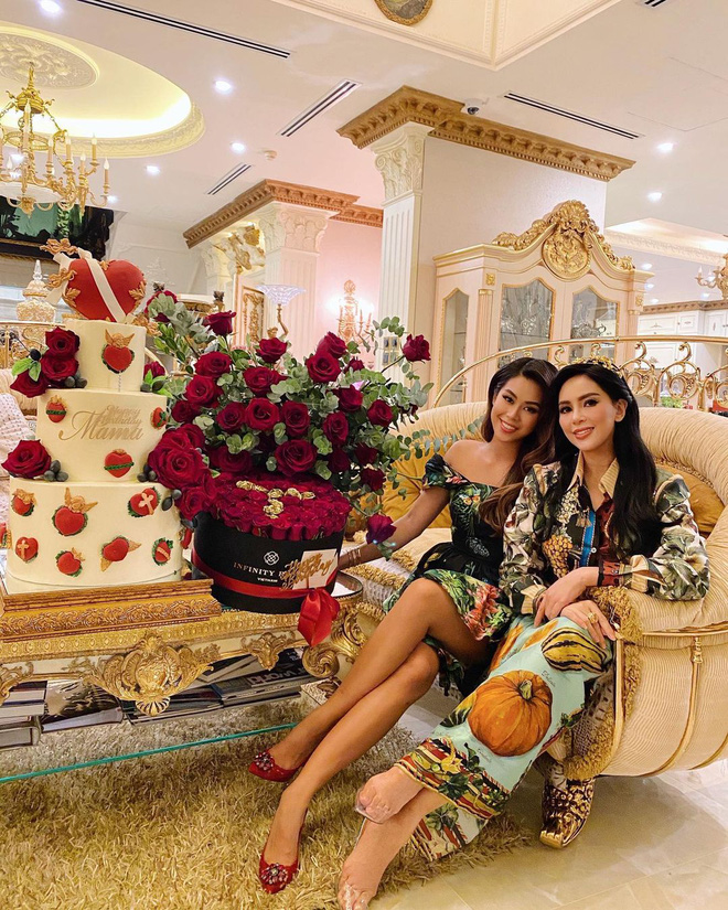 Phu nhân tỷ phú Johnathan Hạnh Nguyễn tiếp tục giật spotlight với nhan sắc lão hoá ngược, không hổ danh tứ đại mỹ nhân năm nào - Ảnh 4. Phu nhân tỷ phú Johnathan Hạnh Nguyễn tiếp tục giật spotlight với nhan sắc lão hoá ngược, không hổ danh tứ đại mỹ nhân năm nào - Ảnh 4.