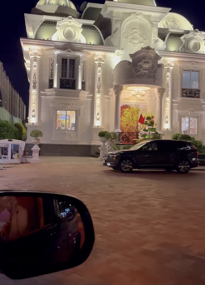 Đại gia Quận 7 khoe xóm nhỏ ngày Tết sương sương mỗi căn vài triệu đô, chạy ô tô 10 phút vẫn chưa hết xóm - Ảnh 6. Đại gia Quận 7 khoe xóm nhỏ ngày Tết sương sương mỗi căn vài triệu đô, chạy ô tô 10 phút vẫn chưa hết xóm - Ảnh 6.