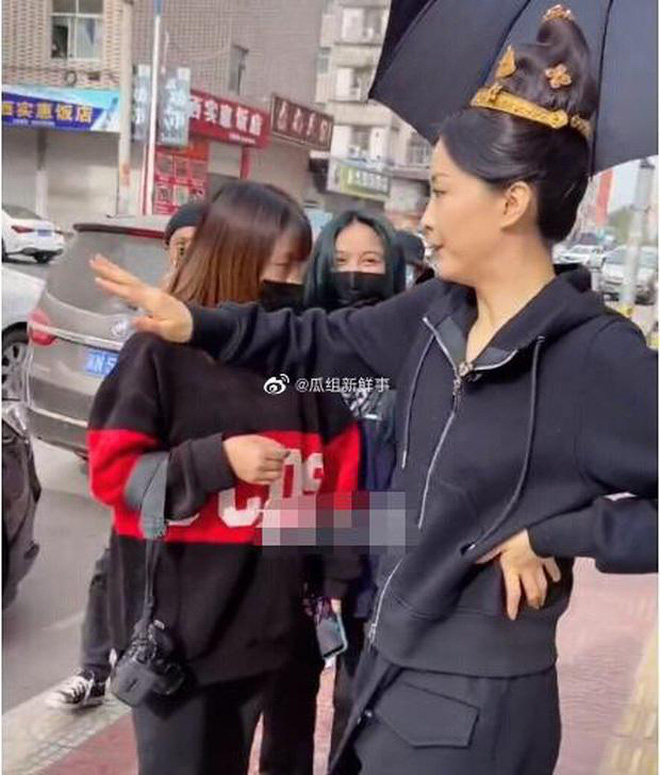 Mỹ nhân tuổi Dần lận đận nhất: Hầu hạ mẹ chồng rửa chân, bị con trai tát trên sóng truyền hình, nhan sắc giờ ra sao mà ai cũng xót xa? - Ảnh 6. Mỹ nhân tuổi Dần lận đận nhất: Hầu hạ mẹ chồng rửa chân, bị con trai tát trên sóng truyền hình, nhan sắc giờ ra sao mà ai cũng xót xa? - Ảnh 6.