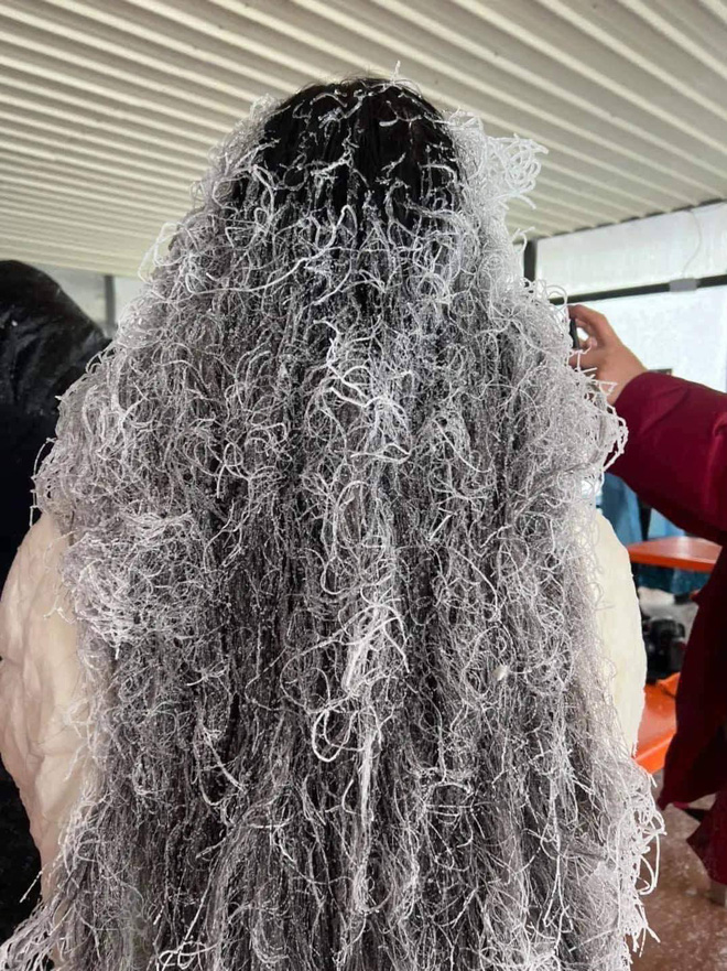 Thực hư hình ảnh cô gái ở Fansipan bị tuyết phủ kín tóc đang viral, khoan lên Sa Pa săn tuyết kẻo bị hớ! - Ảnh 3.