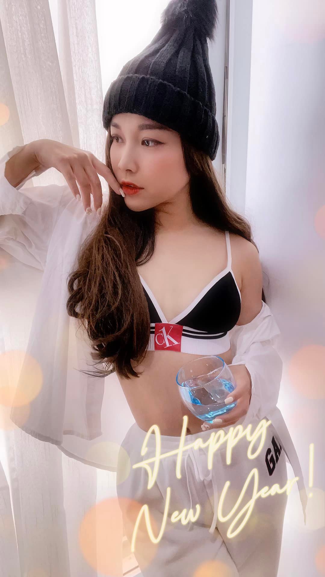 Hình ảnh gợi cảm hiếm thấy của Vàng Anh Minh Hương  - Ảnh 4.