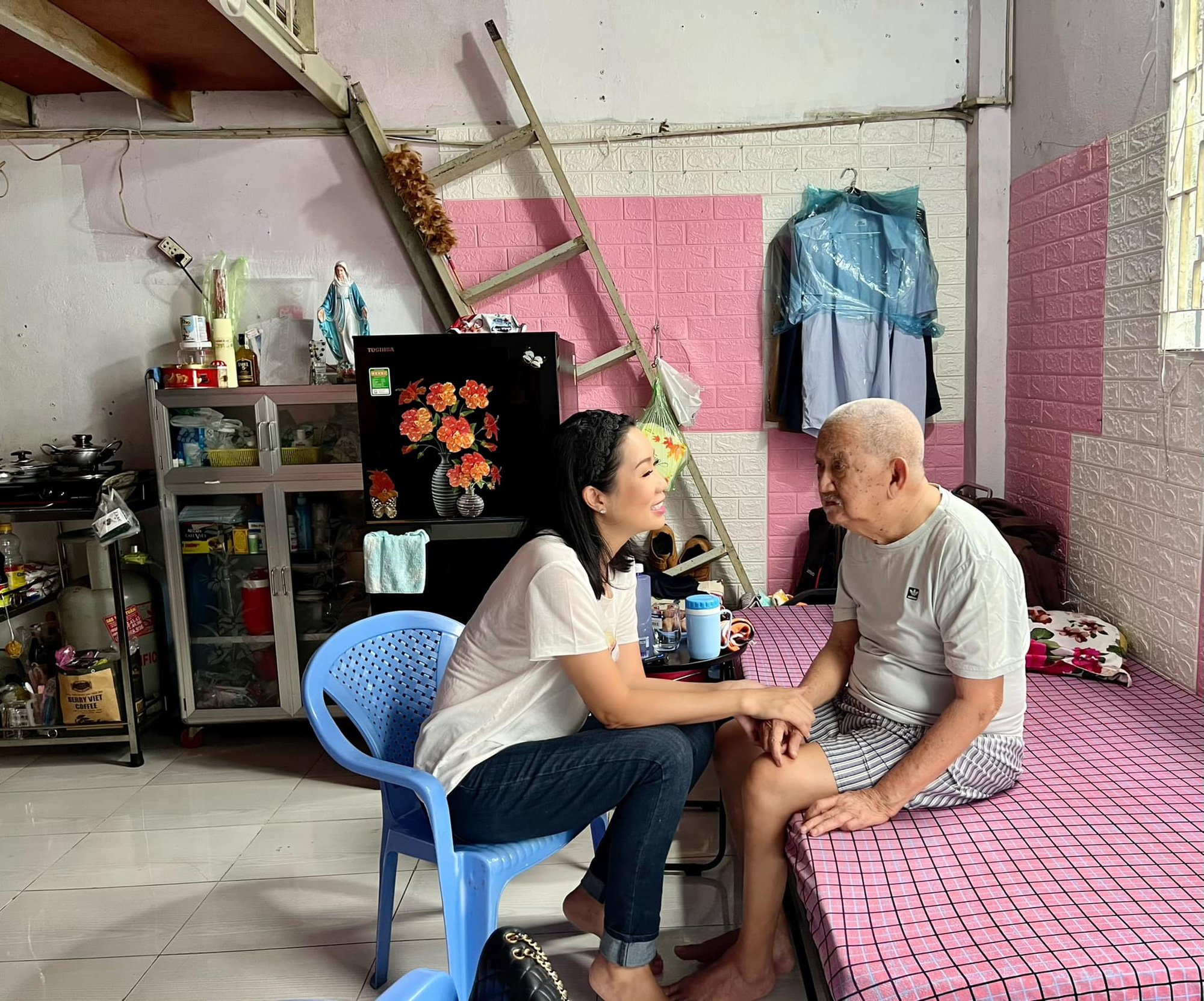 Nghệ sĩ Mạc Can không thể tự đứng dậy, bà xã cũng đang nằm viện - Ảnh 1. Nghệ sĩ Mạc Can không thể tự đứng dậy, bà xã cũng đang nằm viện - Ảnh 1.