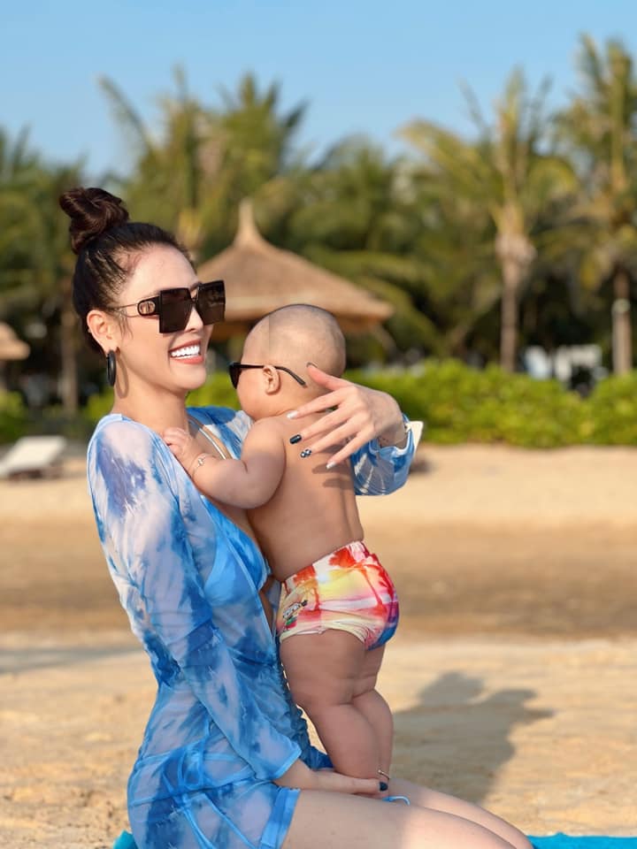 Quế Vân đăng clip nhảy nhót, khoe vóc dáng gợi cảm sau 8 tháng sinh con thứ 3 - Ảnh 6. Quế Vân đăng clip nhảy nhót, khoe vóc dáng gợi cảm sau 8 tháng sinh con thứ 3 - Ảnh 6.