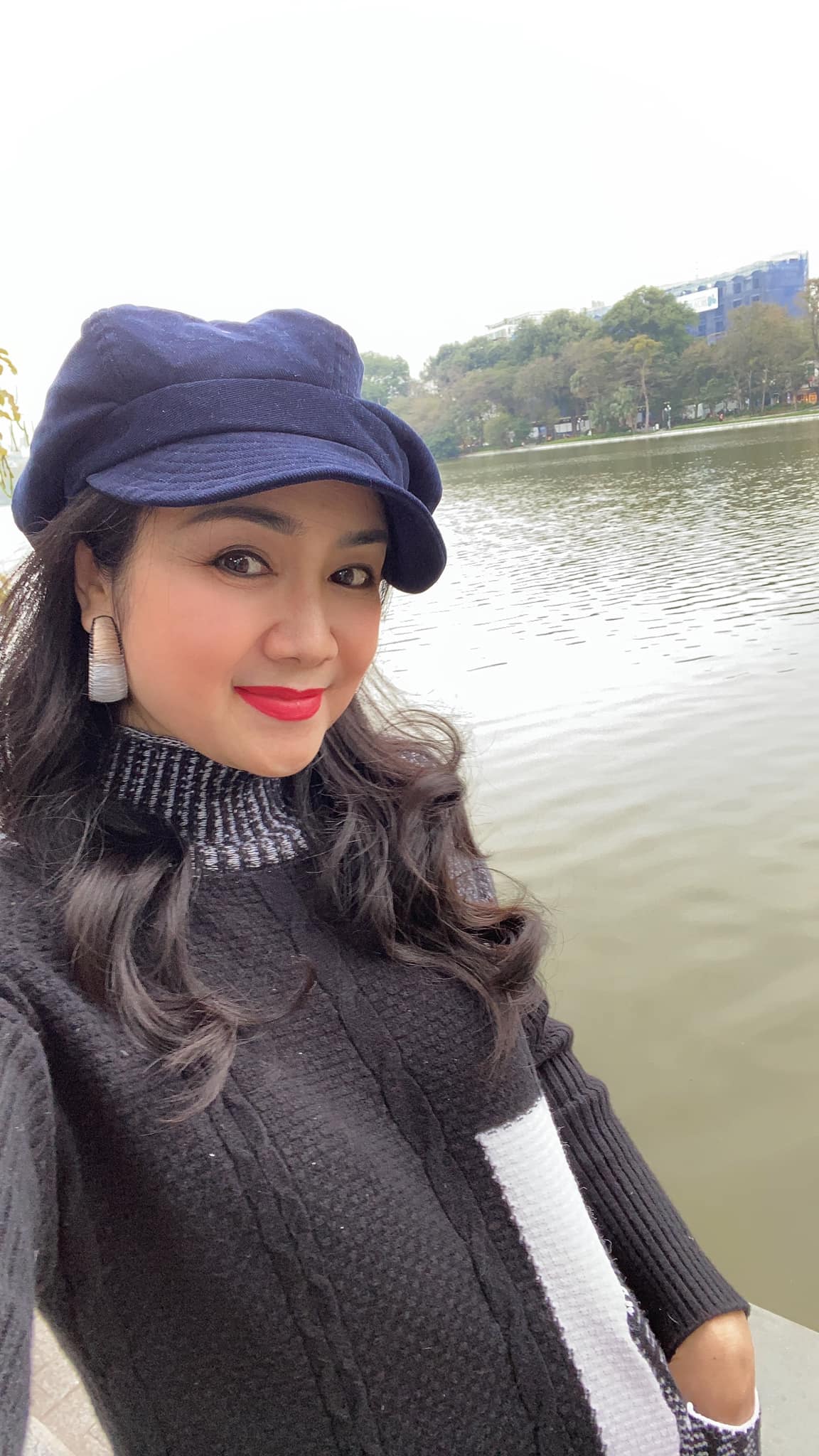 NSND Thu Hà: Tuổi 53 vẫn đẹp nuột nà, sống bình lặng, vô tư nhưng hạnh phúc, viên mãn - Ảnh 6.