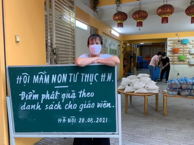  Chuyện ngành mầm non tư thục thời Covid: Chủ trường đi làm giúp việc theo giờ, mẹ con cô giáo 1 tháng ăn cơm với lạc  - Ảnh 3.